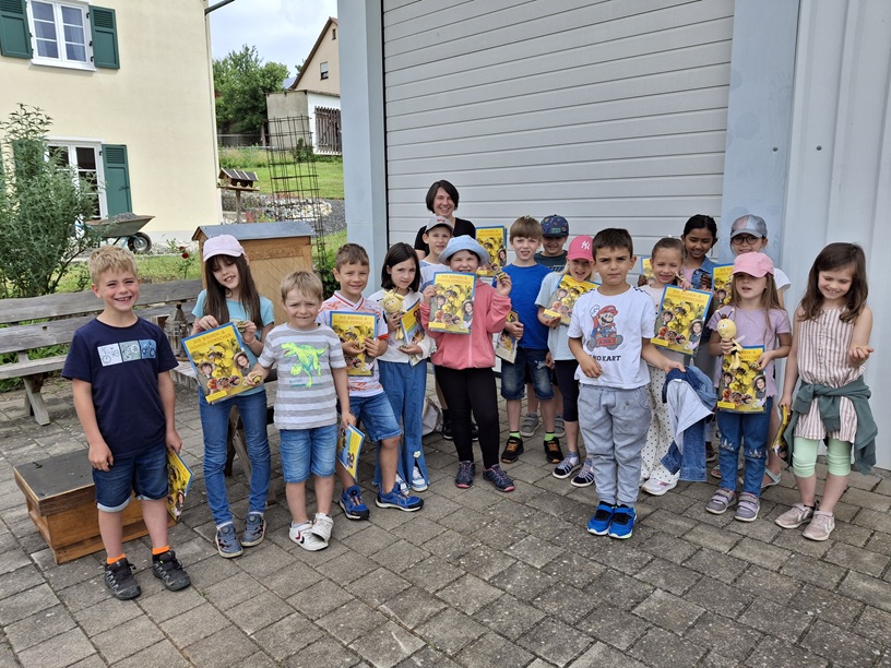 Klasse 1 zu Besuch bei der Imkerin