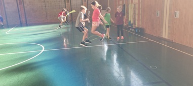Bewegung, Spaß und Teamgeist in der 4. Klasse mit Skipping Hearts